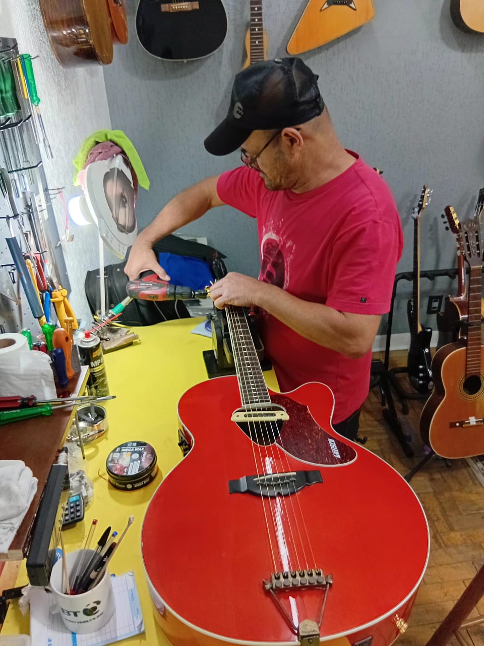Luthier de Cordas em São Paulo, Conserto de Violao, Conserto de Violino, Conserto de Baixo e muito mais