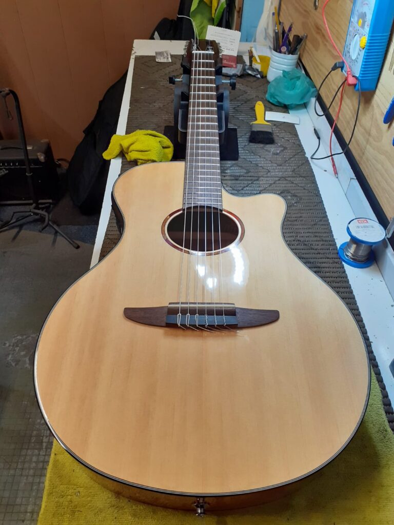 Luthier de Cordas em São Paulo, Conserto de Violao, Conserto de Violino, Conserto de Baixo e muito mais